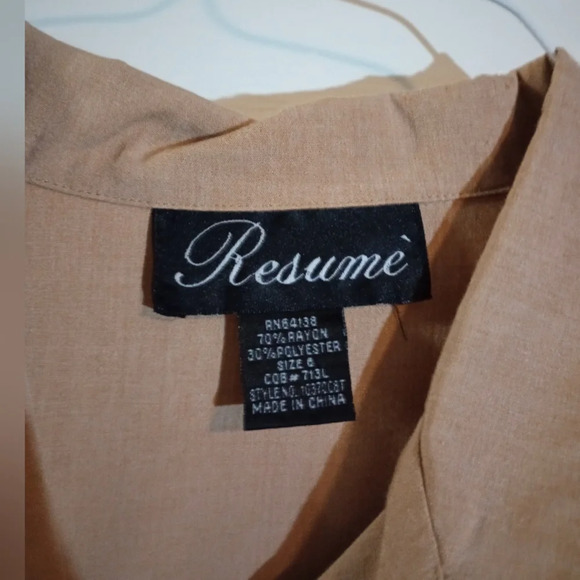 Resume size 6 women's button down shirt - Picture 2 of 2